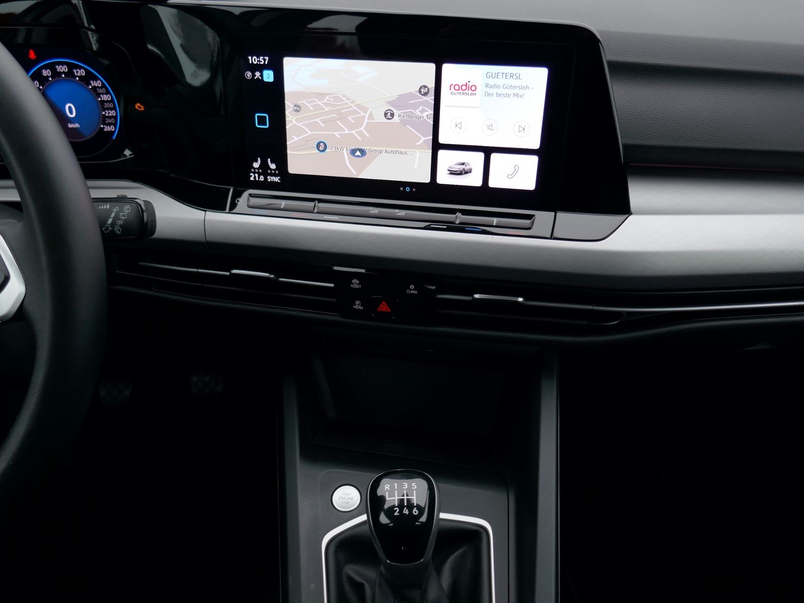 Fahrzeugabbildung Volkswagen Golf VIII Life 2.0 TDI | LED PDC ACC Navi