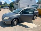 Toyota Avensis 2005 133T km - Toyota Avensis aus 2005: Kombi