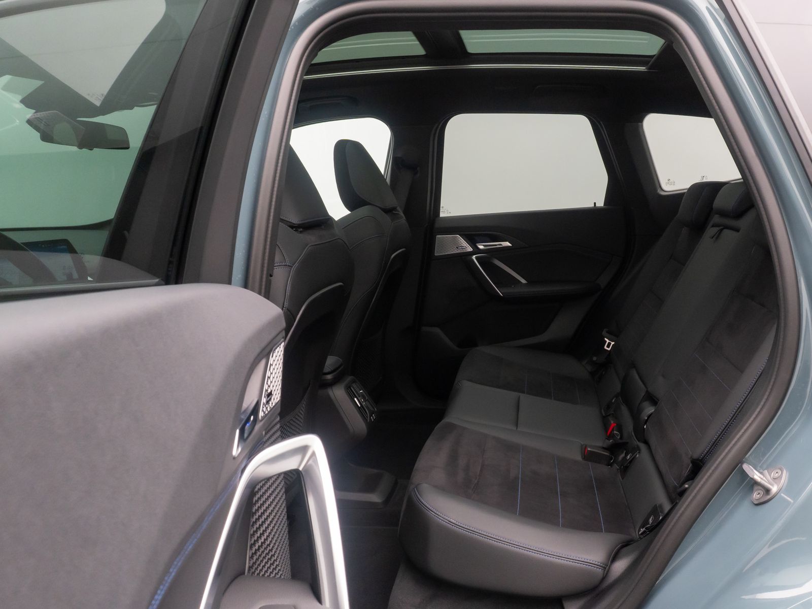 Fahrzeugabbildung BMW iX1 xD30 M Sport Alarm 360&deg; HUD DAB H/K Panorama