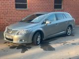 Toyota Avensis mit AHK, 2-fach bereift Dac... - Toyota Avensis aus 2009 mit Diesel-Antrieb