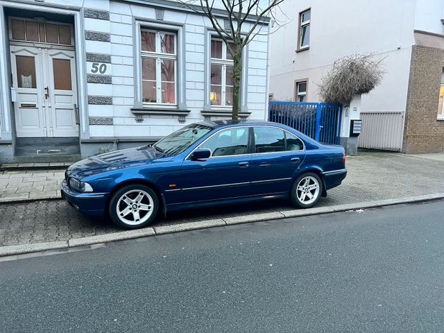 BMW 528i limousine