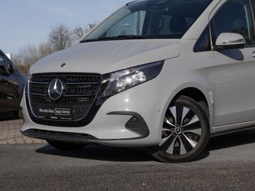 Mercedes V 220 - 3