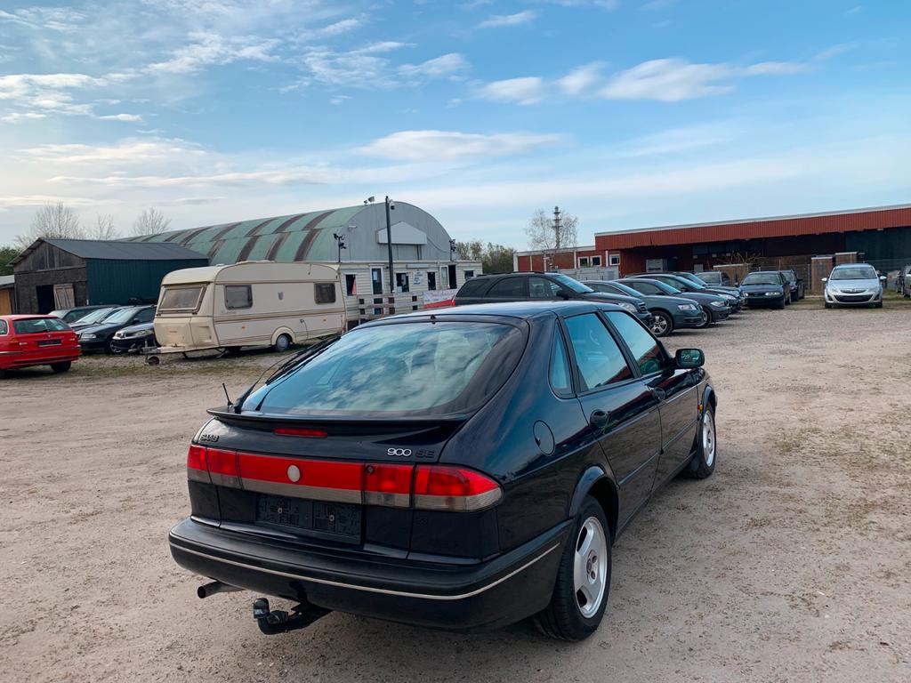 Saab 900