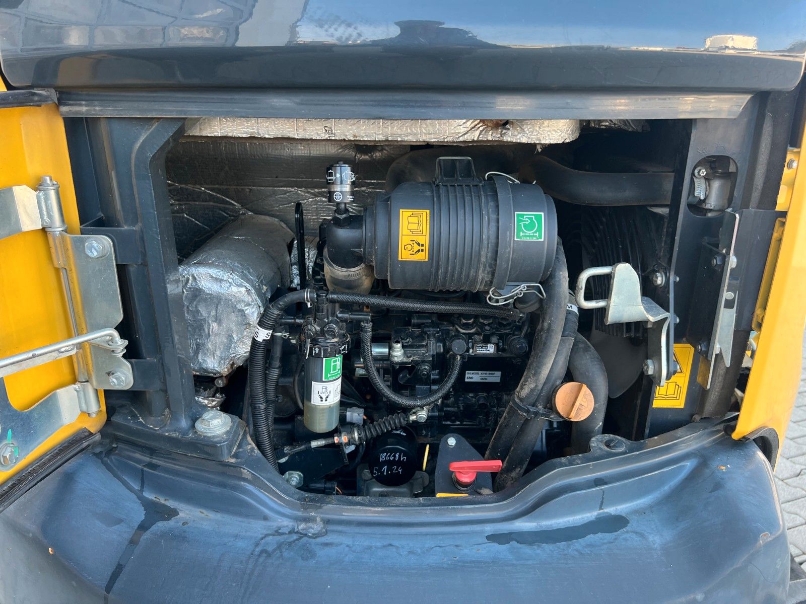 Fahrzeugabbildung Komatsu PC26MR / 2.032h / Tieflöffel 600mm/ MS03