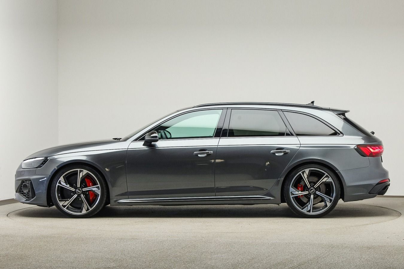 Audi RS 4 Avant Pano, Abgas, B&O, HUD, Assist, Kerami imagem 3