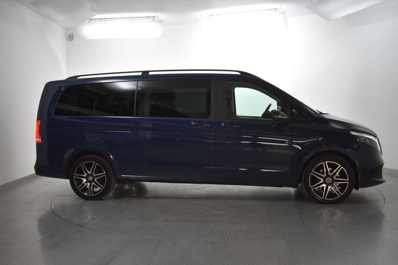 Fahrzeugabbildung Mercedes-Benz V300d 4Mat Edit Extralang AMG 19"+NIGHT+AHK+LED+