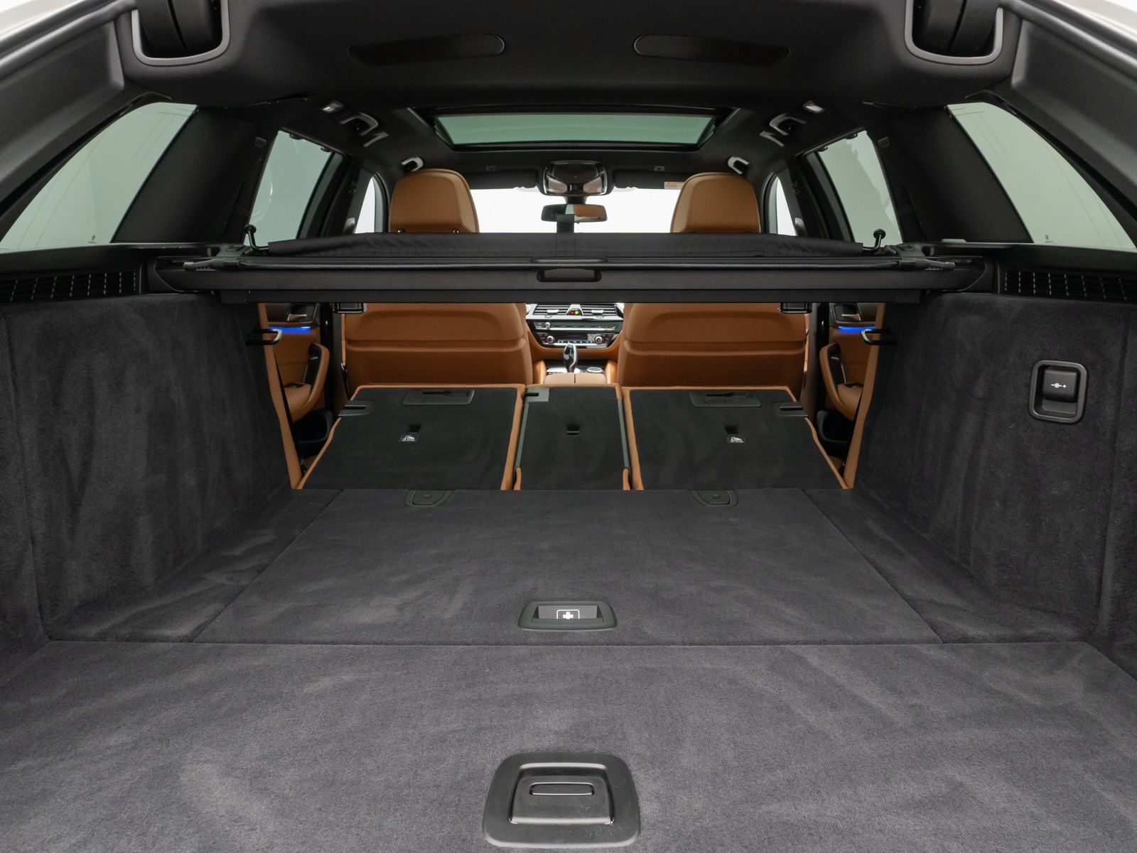 Fahrzeugabbildung BMW 530d M Sport Kamera DAB Memory ACC H/K Panorama