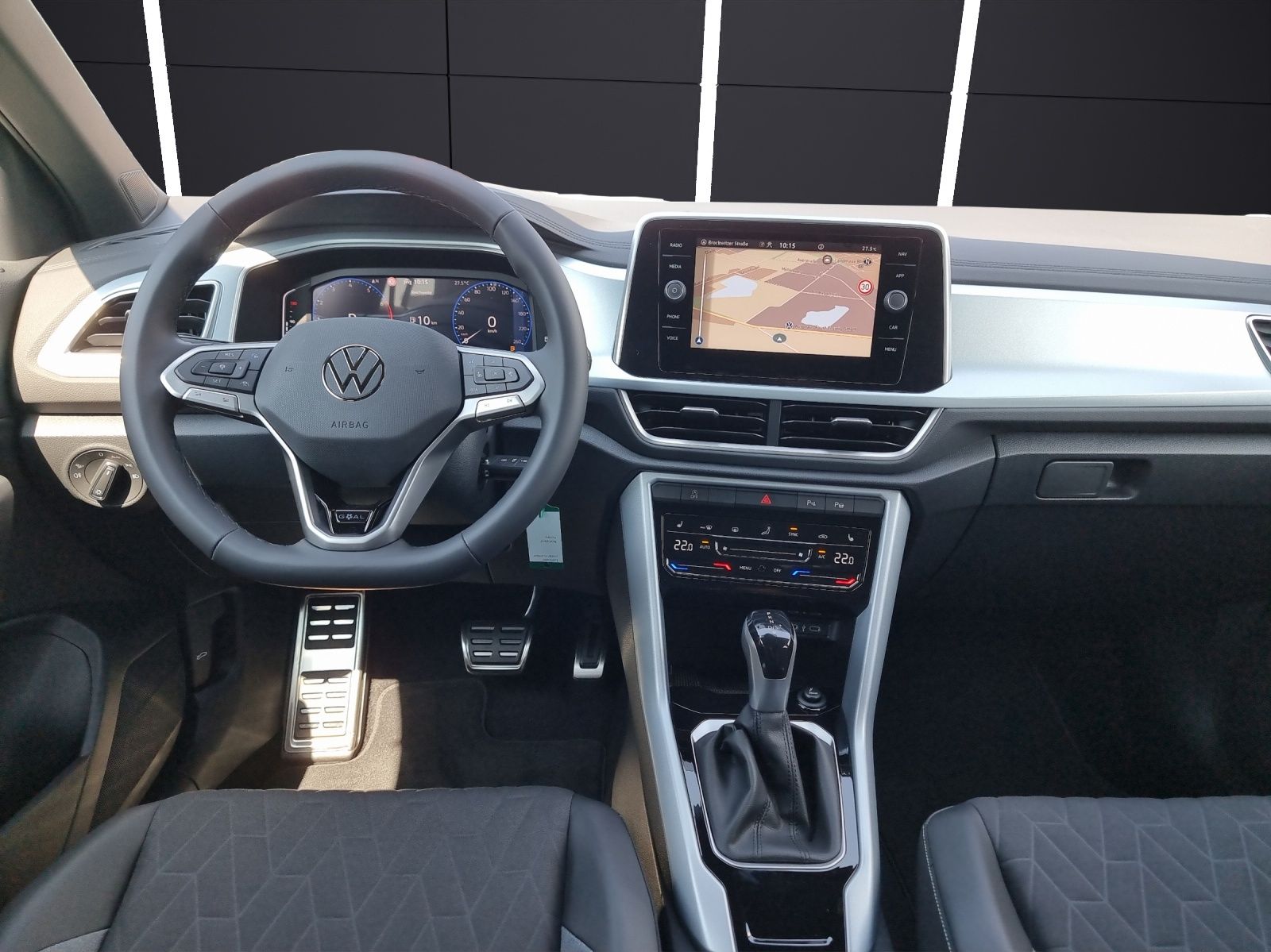 Fahrzeugabbildung Volkswagen T-Roc TSI Goal DSG LED+ ACC 18" AHK SHZ RearView
