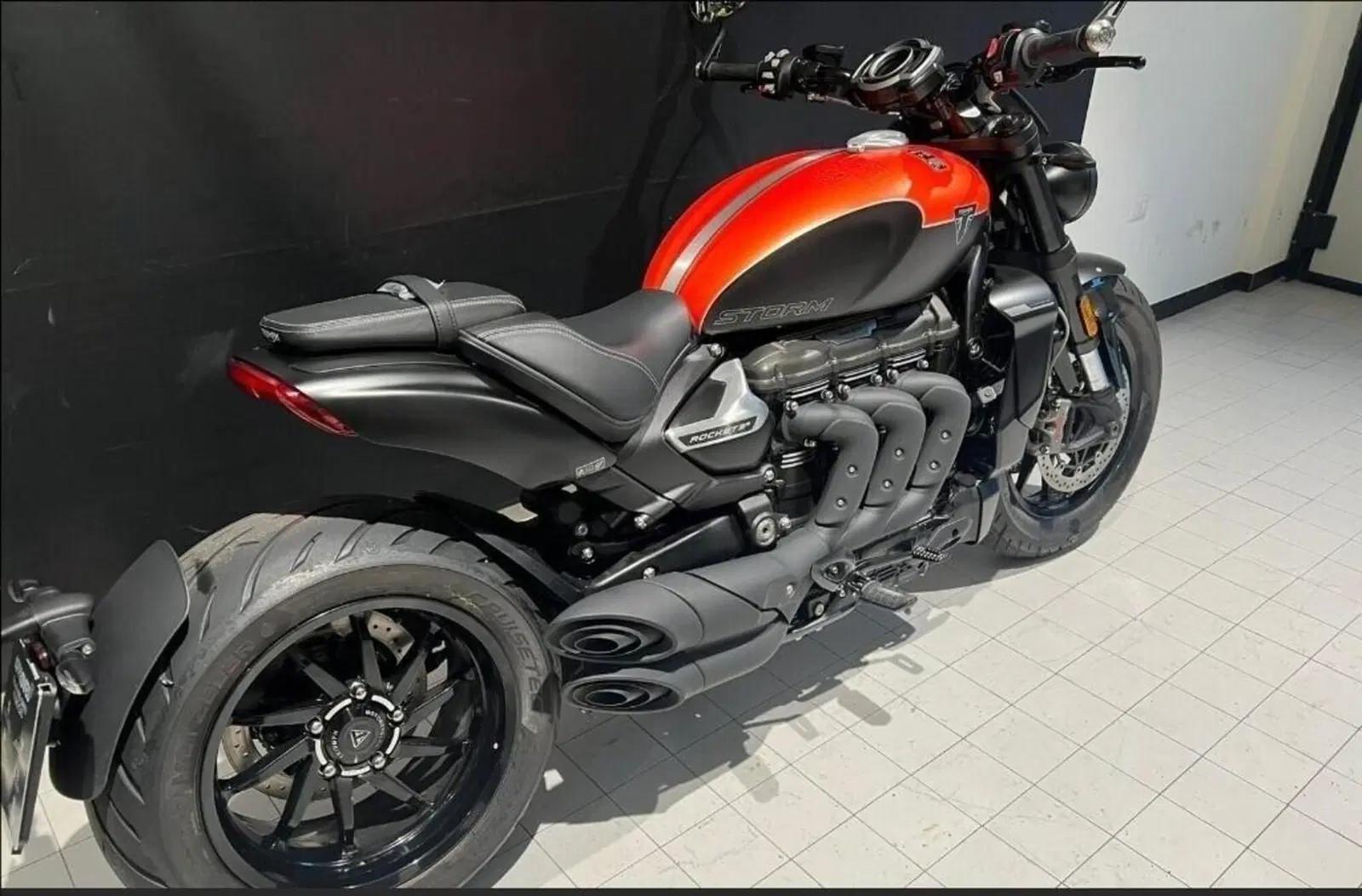 Triumph Rocket3 R, Storm    1/26