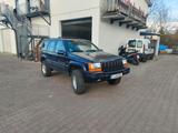 Jeep Grand Cherokee ZJ 5.2 4x4 - Jeep Grand Cherokee mit Benzin-Antrieb: Geländewagen, 5.2