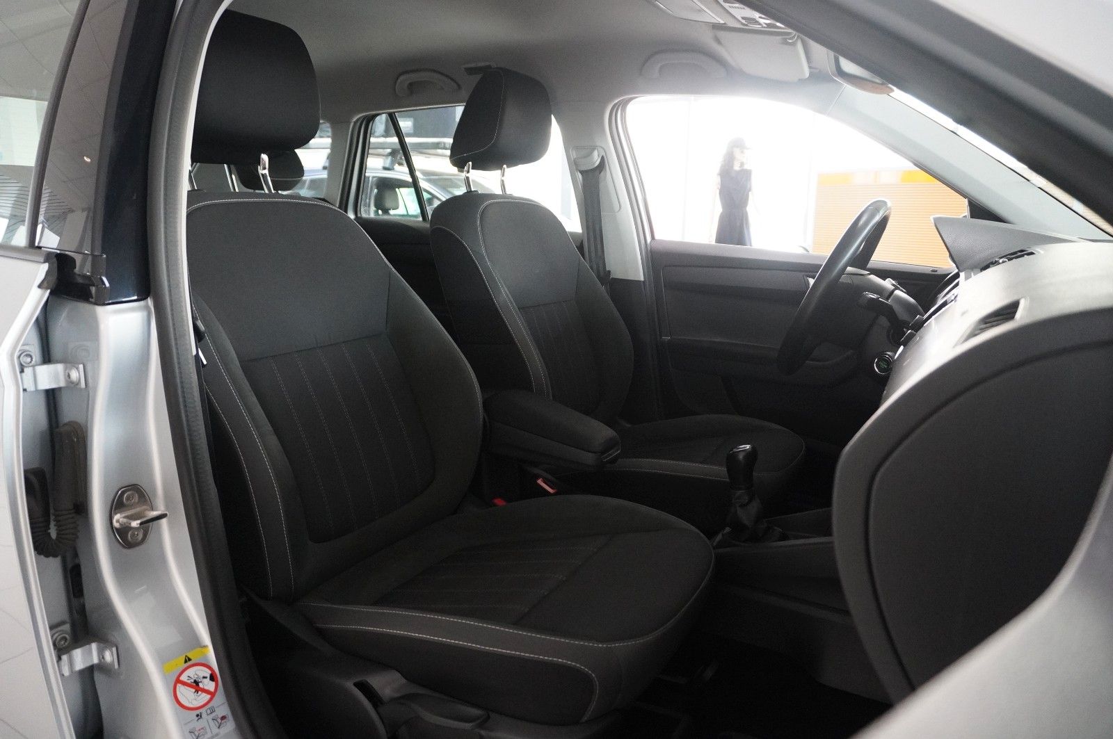 Fahrzeugabbildung SKODA Fabia Combi 1.0 TSI STYLE NAVI/LED/SHZ/PDC/TEMP.
