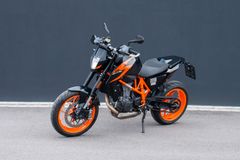KTM Duke 690 R + A2 / 35 kW  + Akra + IXS Taschen
