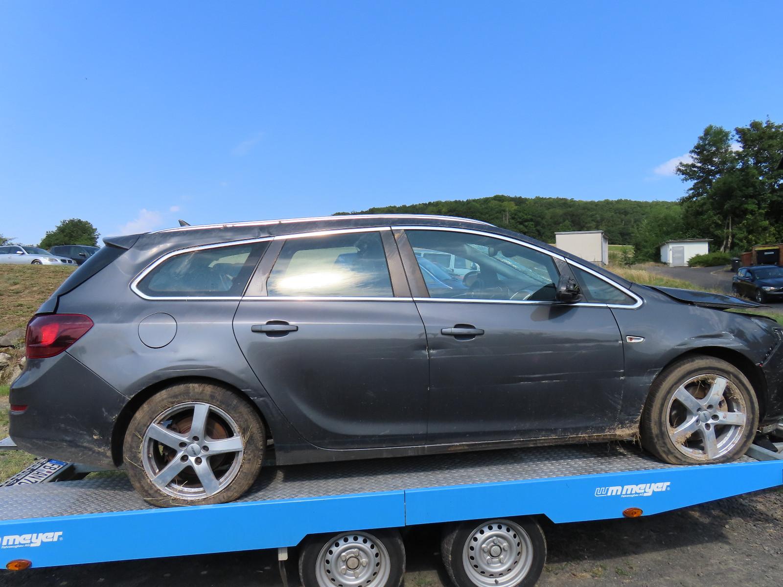 Opel Astra 2012 — photo 5