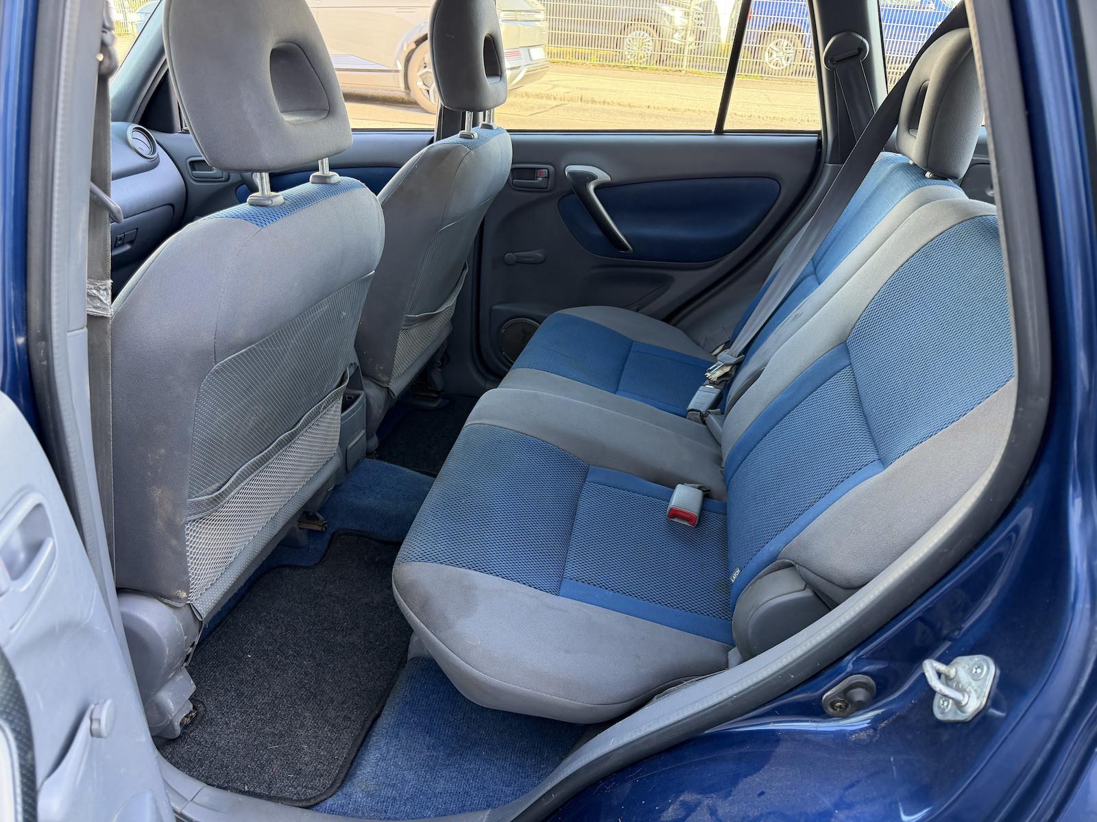 Toyota RAV4 1.8 VVT-i 125 ch Essence • Clim • Attelage • Barres de toit