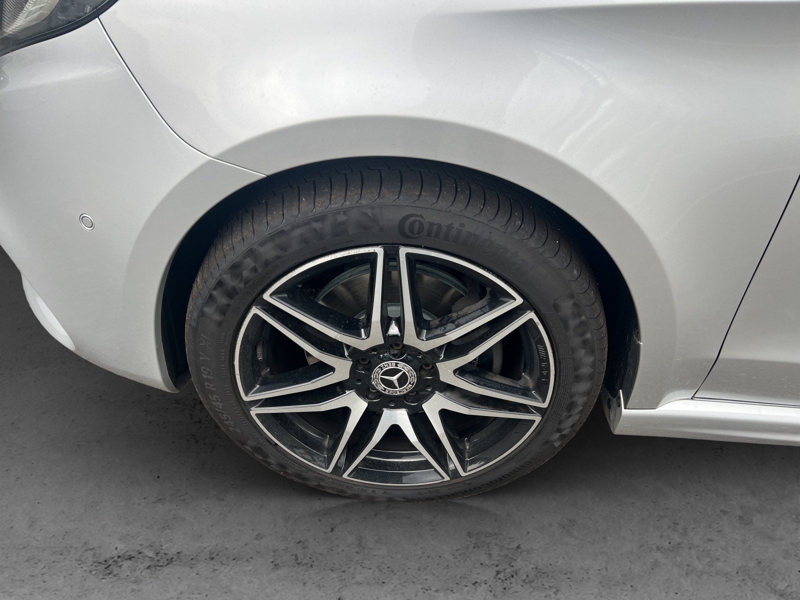 Fahrzeugabbildung Mercedes-Benz V300d L EXCLUSIVE Edition AMG Standhz AHK DISTRO