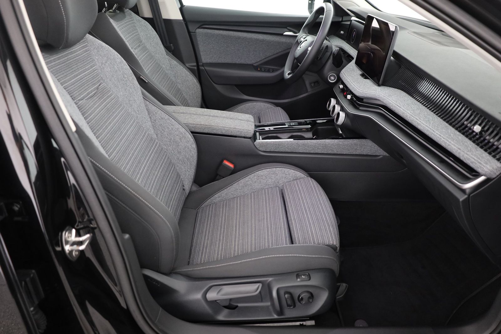 Skoda Superb Combi 2.0 TDI DSG 4x4 Selection Pano AHK foto 25