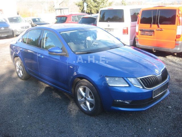 Skoda Octavia 1.6 TDI Drive*KLIMAAUT*SH*LED*A-TEMP*PDC