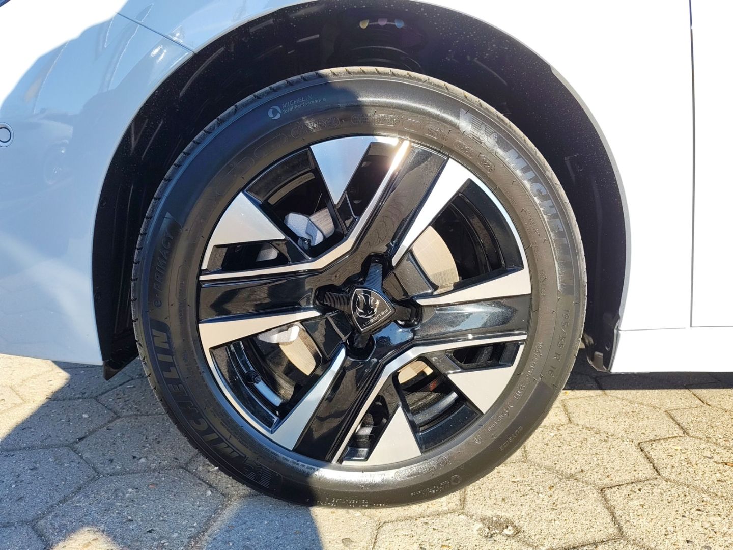 Peugeot e-208 - Bild 16