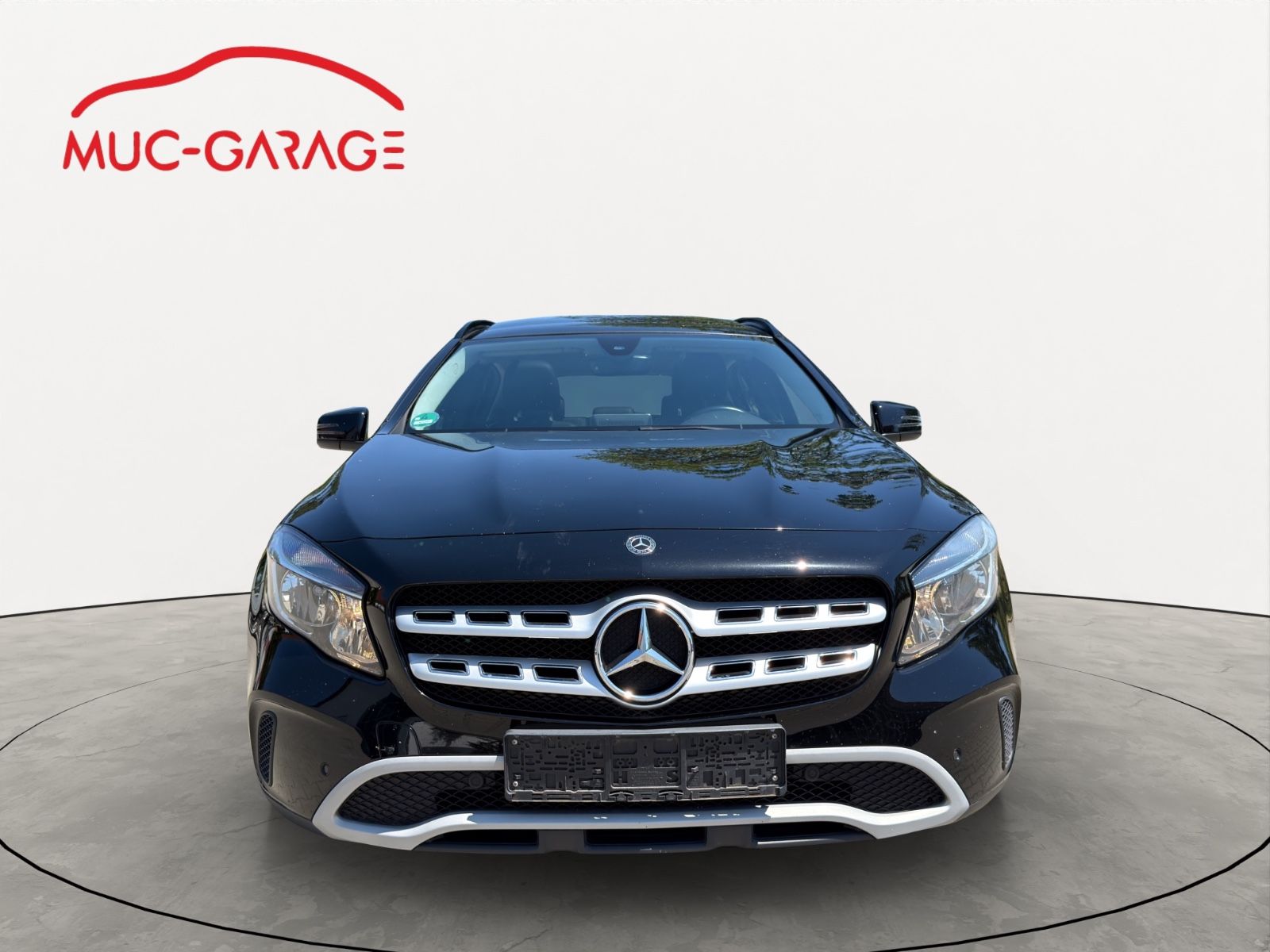 MERCEDES-BENZ GLA 180 Panorama Leder Navi Kamara