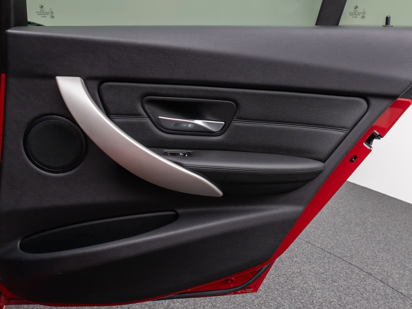 Fahrzeugabbildung BMW 320d xD Navi Lordos PDC LED Komfort AHK Sport