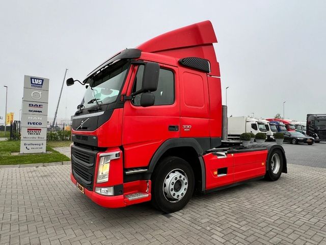 Volvo FM 330  4x2 / 671.570km