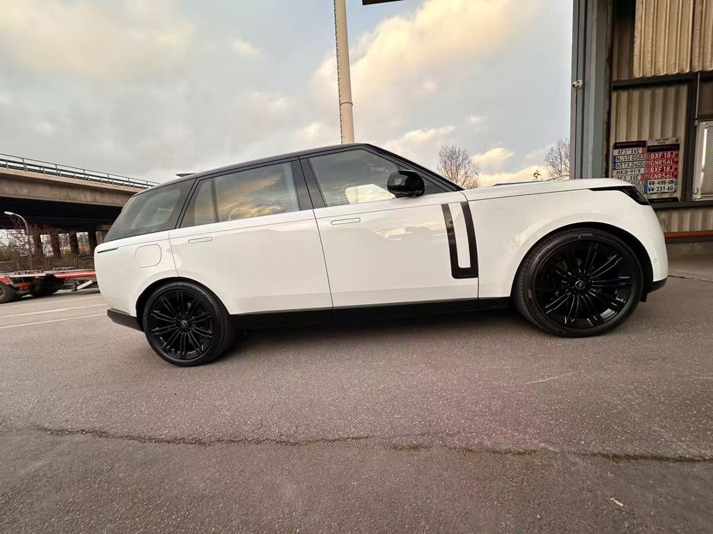 Land Rover Range Rover 3.0 D350 Autobio LWB on stock %%