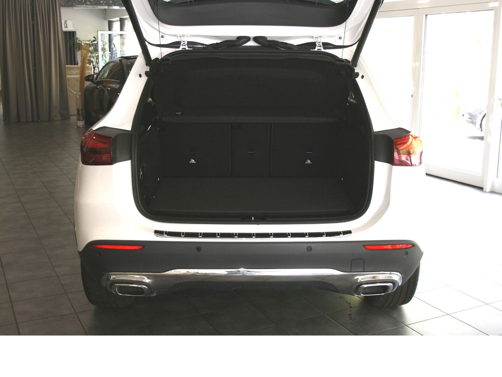 Fahrzeugabbildung Mercedes-Benz GLA 180 Progr. Advanced *Winter-Paket*Kamera