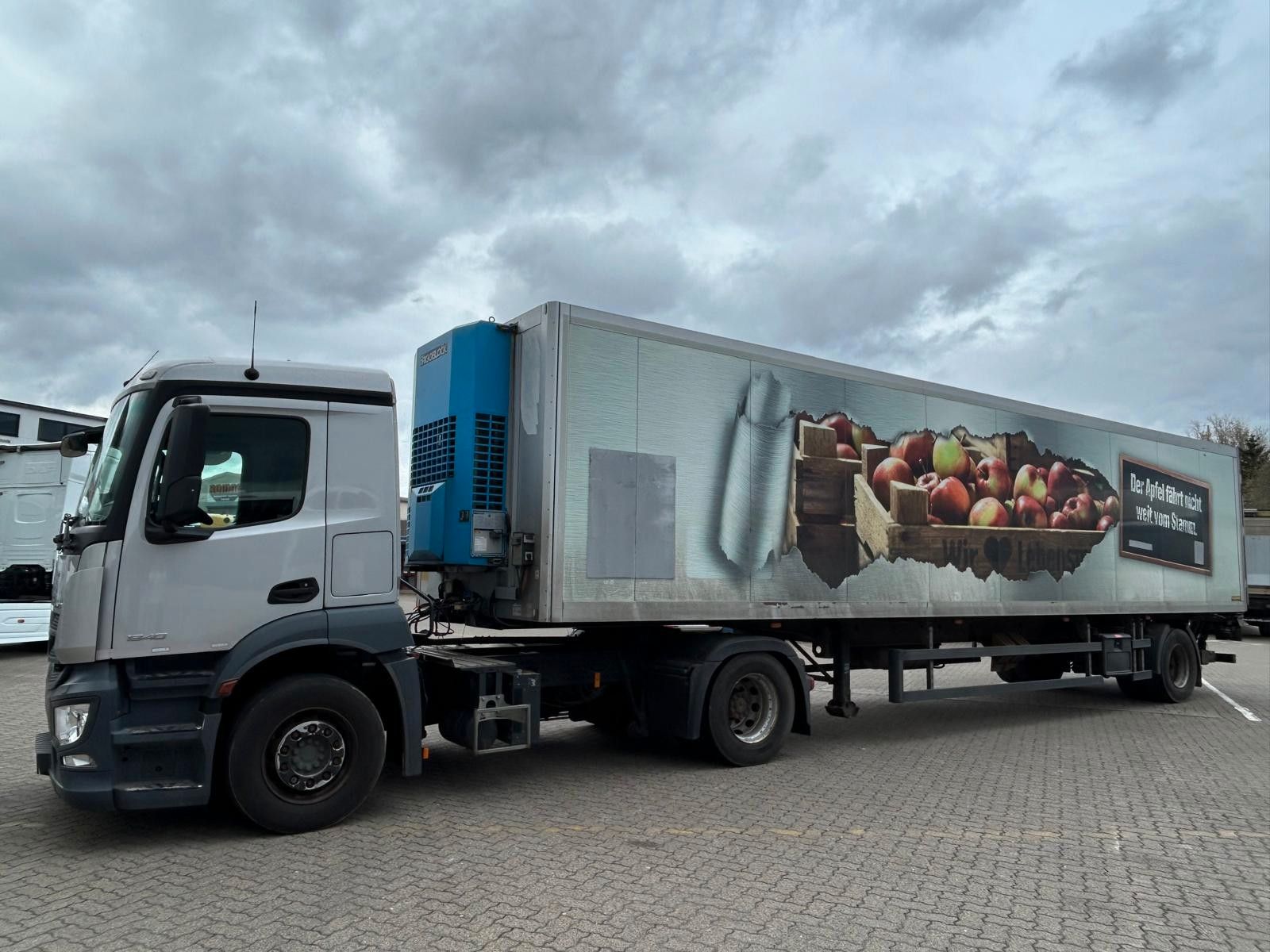 Fahrzeugabbildung Mercedes-Benz 2 Stk. Antos 1840+Rohr Kühlauflieger