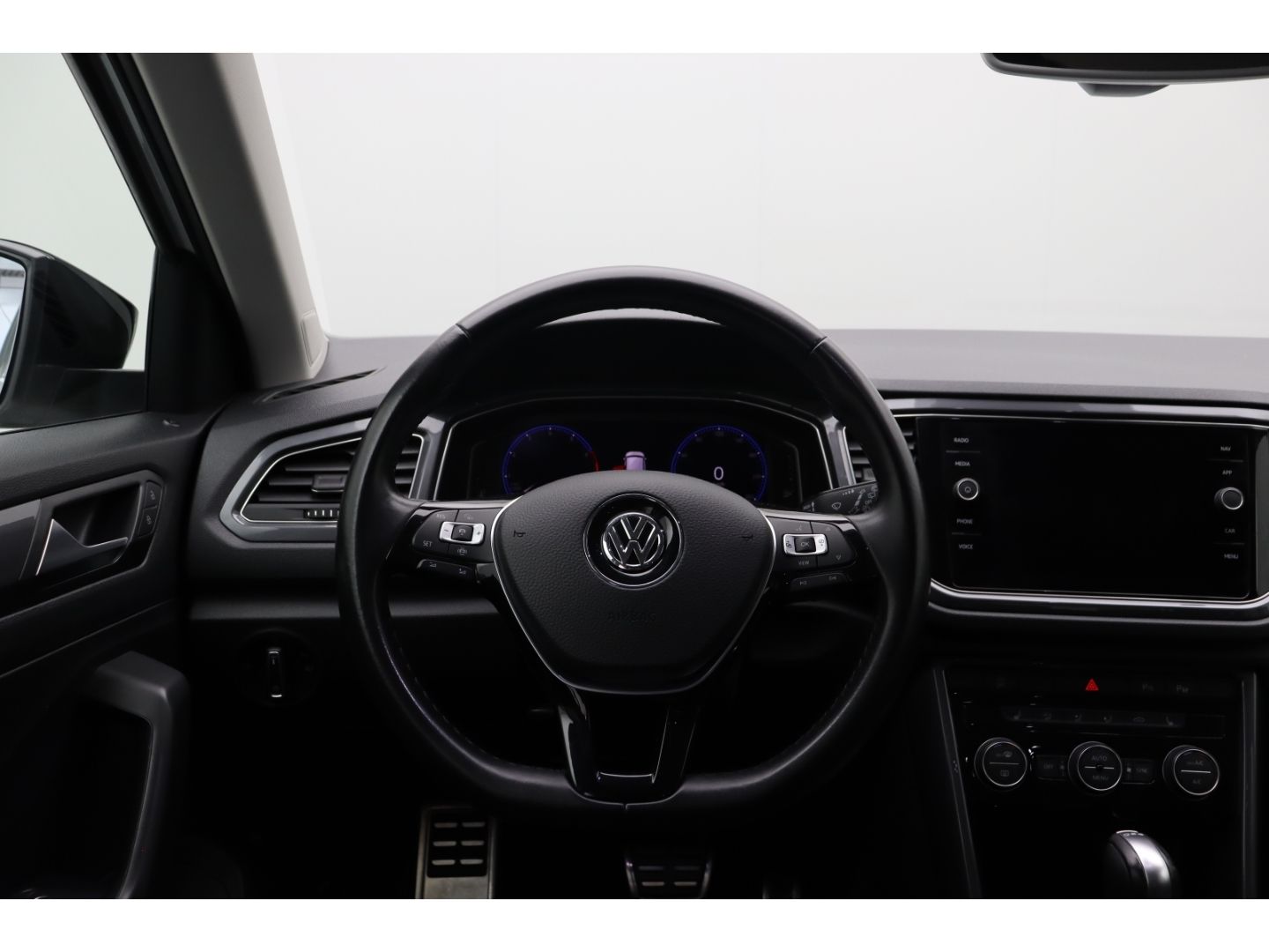 Fahrzeugabbildung Volkswagen T-Roc IQ.DRIVE AHK Kamera Digi Cockpit DAB
