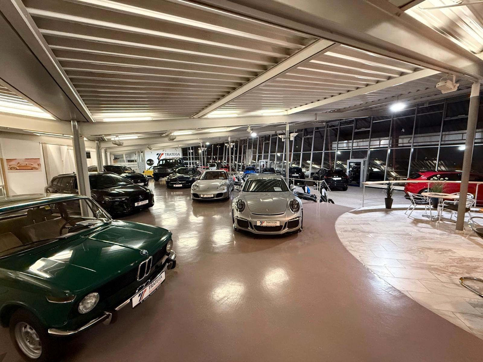 showroom-image-top