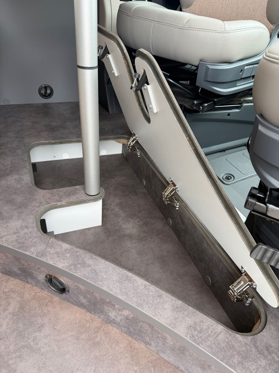 Fahrzeugabbildung Malibu Van first class - two rooms GT skyview 640 LE RB