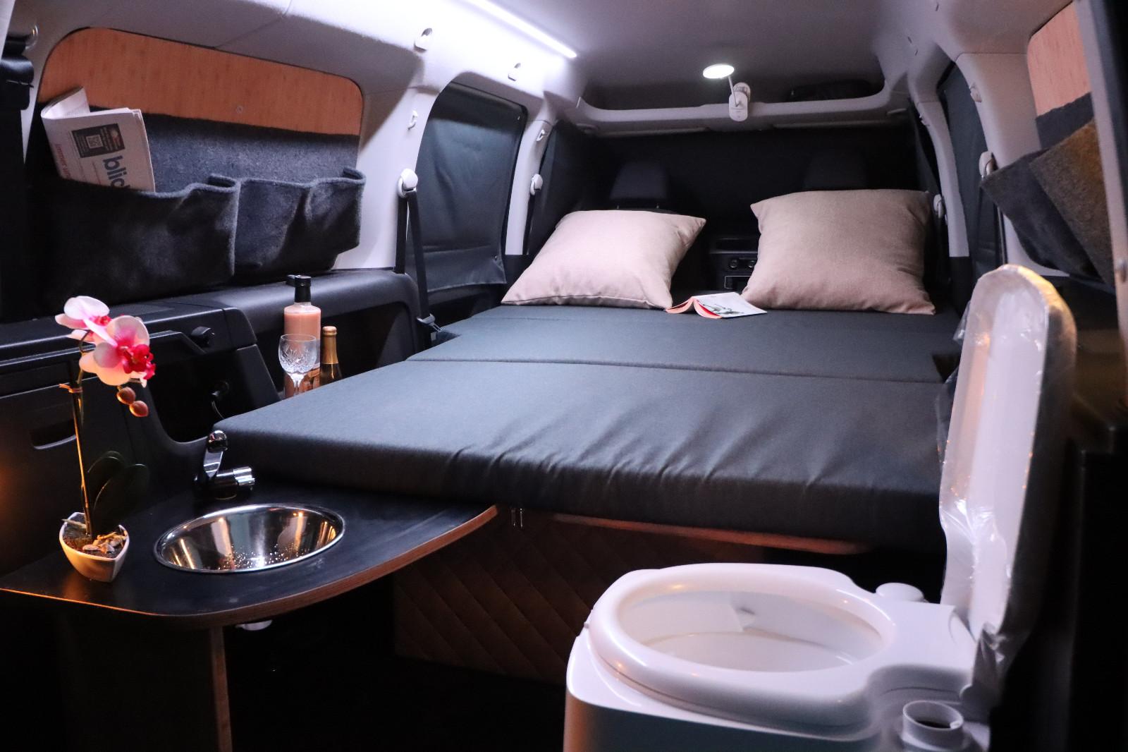 Volkswagen Caddy 5-Sitzer CAMPER NEU !!! Sitzecke +gr.Bett