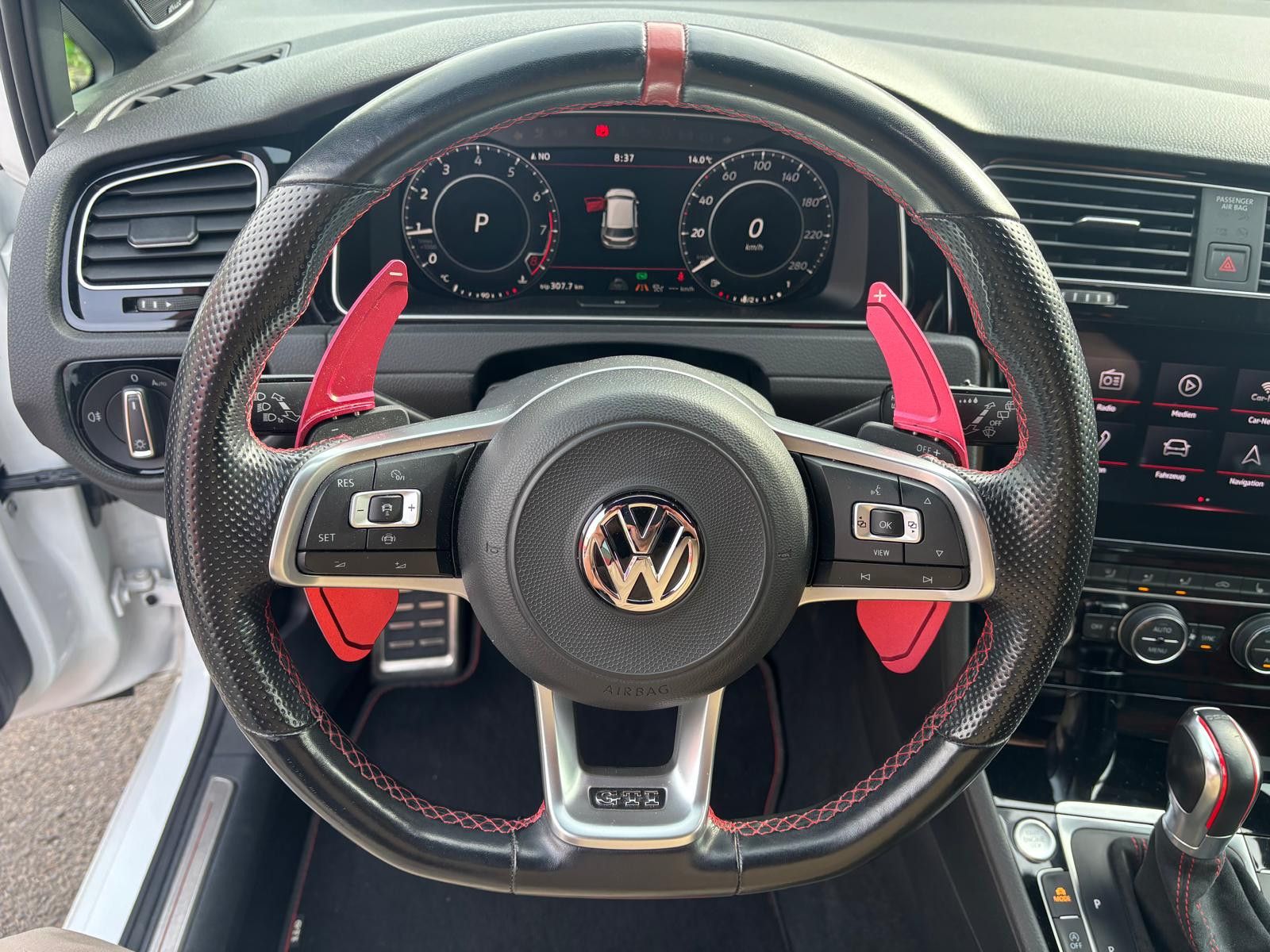 Fahrzeugabbildung Volkswagen Golf GTI TCR AKRAPOVIC-DYNAUDIO-ACC-RFK-DCC-ALC.
