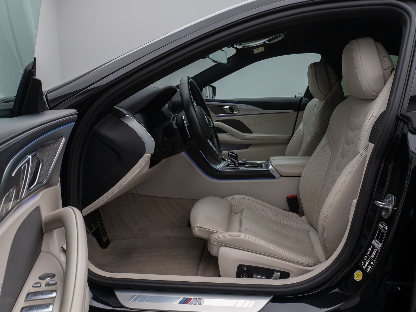 Fahrzeugabbildung BMW 840d xD Gran Coupè Laser 360°HUD SoftCl DisplKey