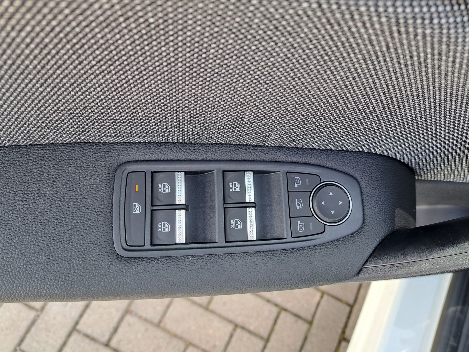 Fahrzeugabbildung Renault Captur TCe90 TECHNO WINTERPAKET ALU 18" BI-COLOR