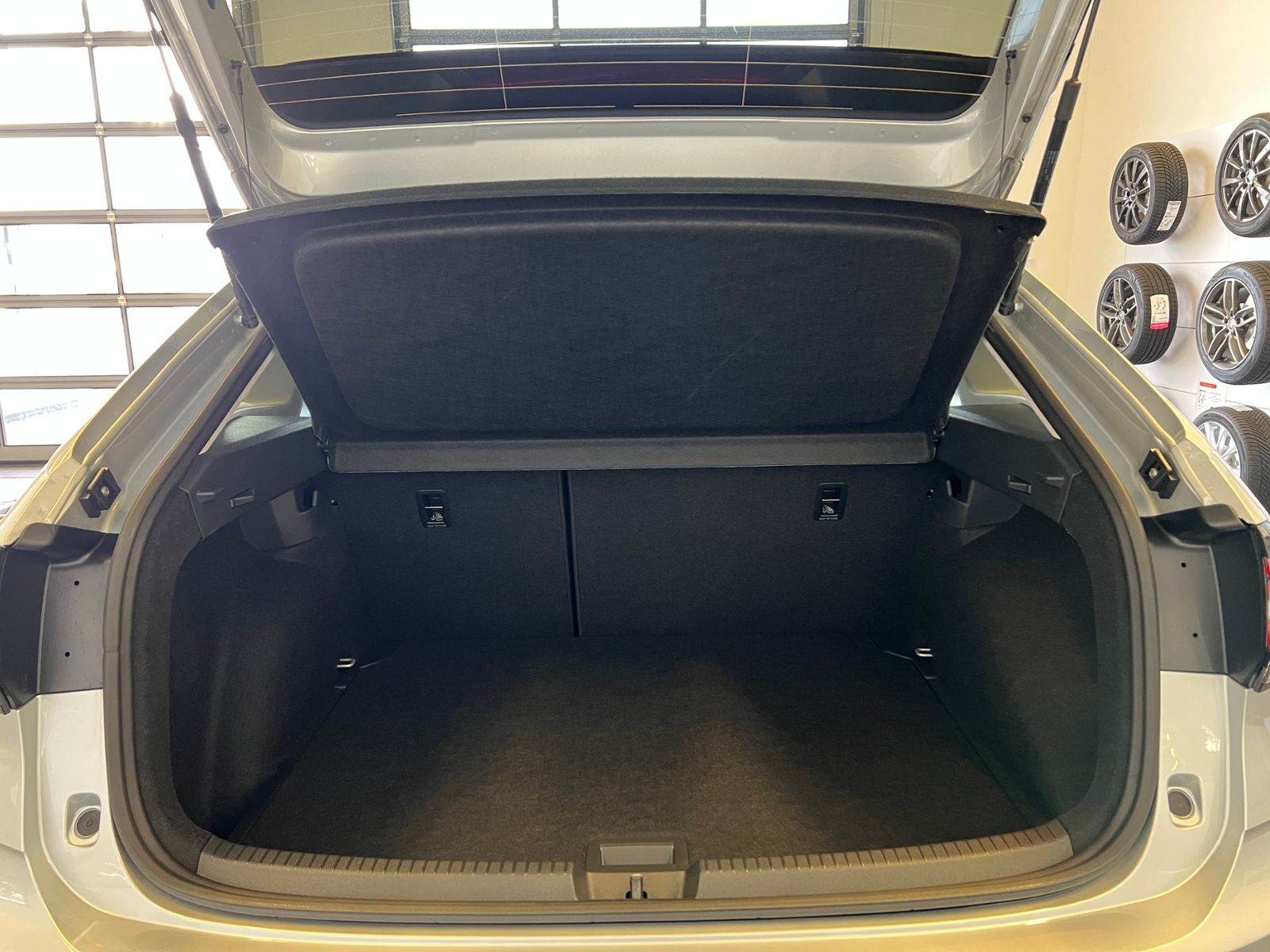 Fahrzeugabbildung Volkswagen Taigo Life 1.5 TSI DSG *IQ.Light, App-Connect, 1