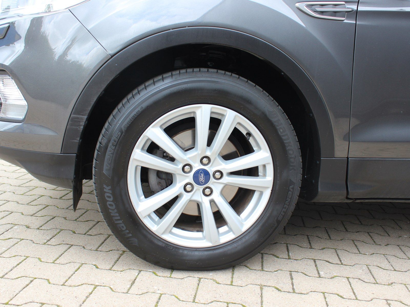 Fahrzeugabbildung Ford Kuga Cool & Connect 1,5 EcoBoost 4x2