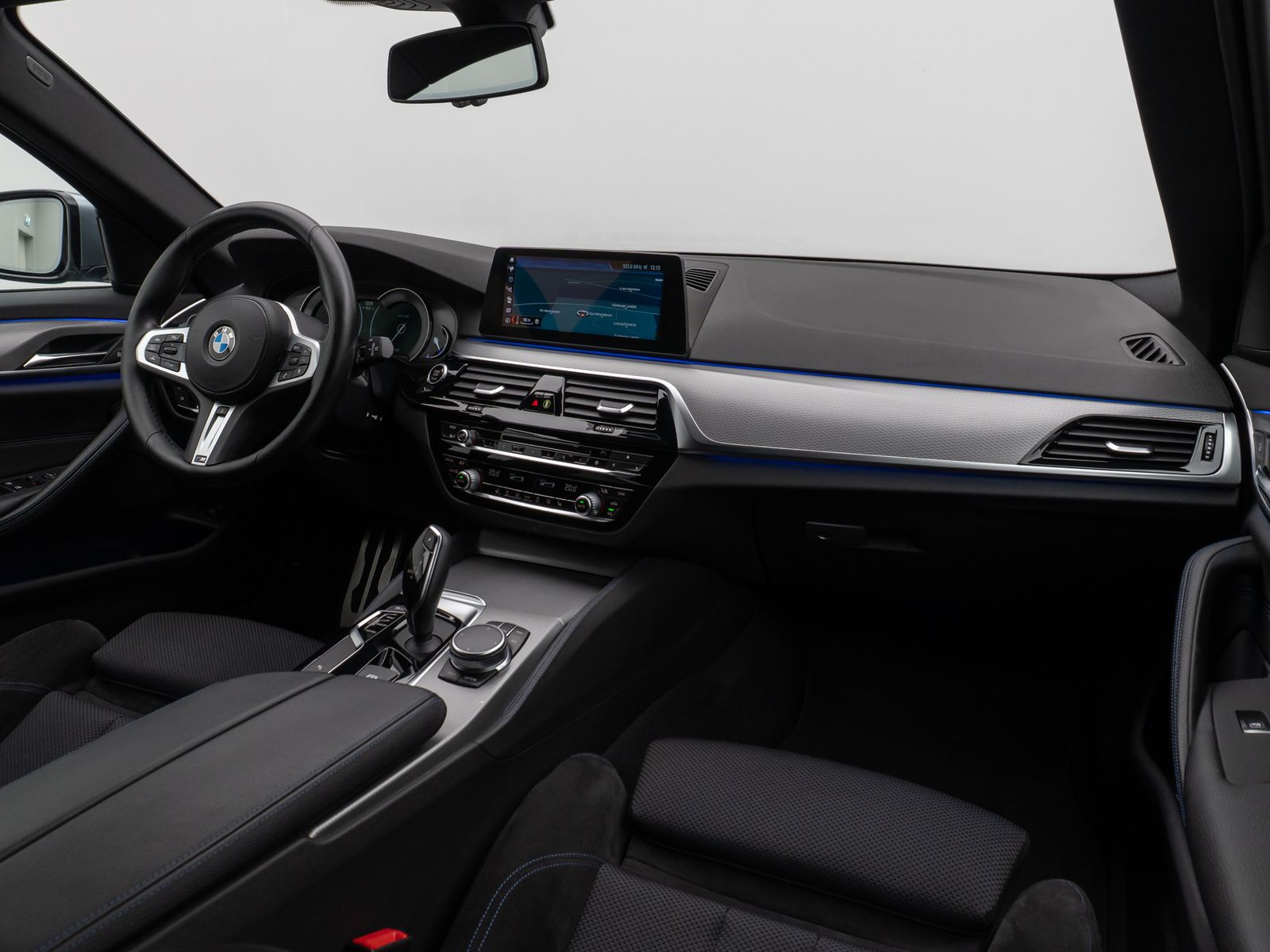 Fahrzeugabbildung BMW 530d xD M Sport Kamera HUD HiFi SoftCl Komfort