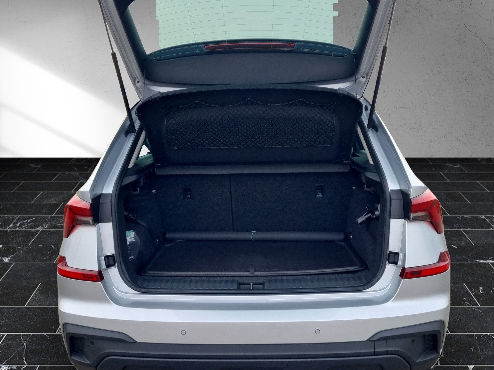 Fahrzeugabbildung SKODA Kamiq Tour 1,0 TSI 85KW/110PS Fahrassi Clever