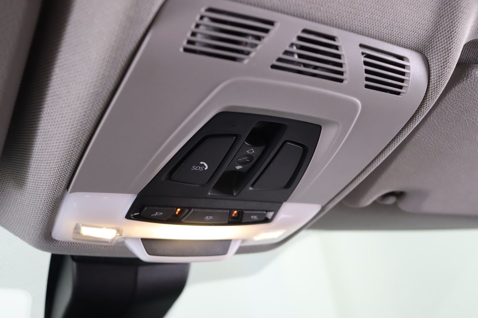 Fahrzeugabbildung BMW 218 i Active Tourer LED * HUD * RFK * Pano *