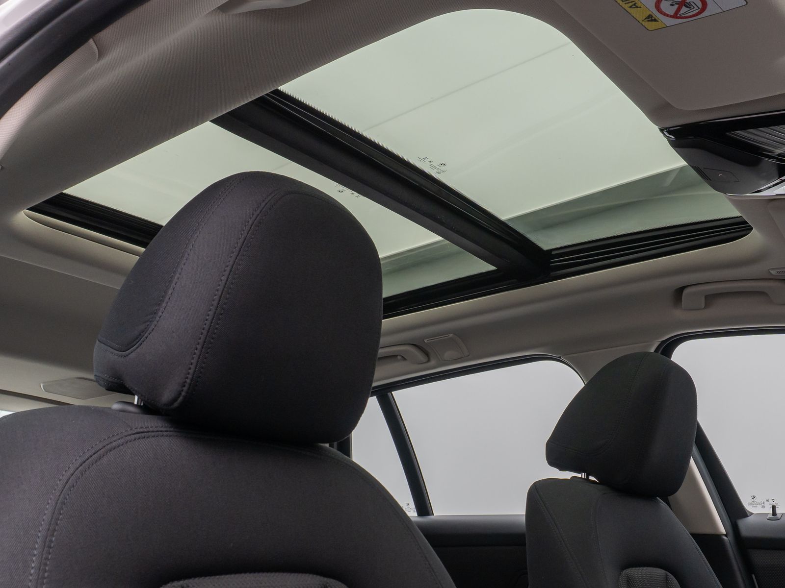 Fahrzeugabbildung BMW 320d  xD Panorama Kamera HUD DAB H/K Lenkradhzg