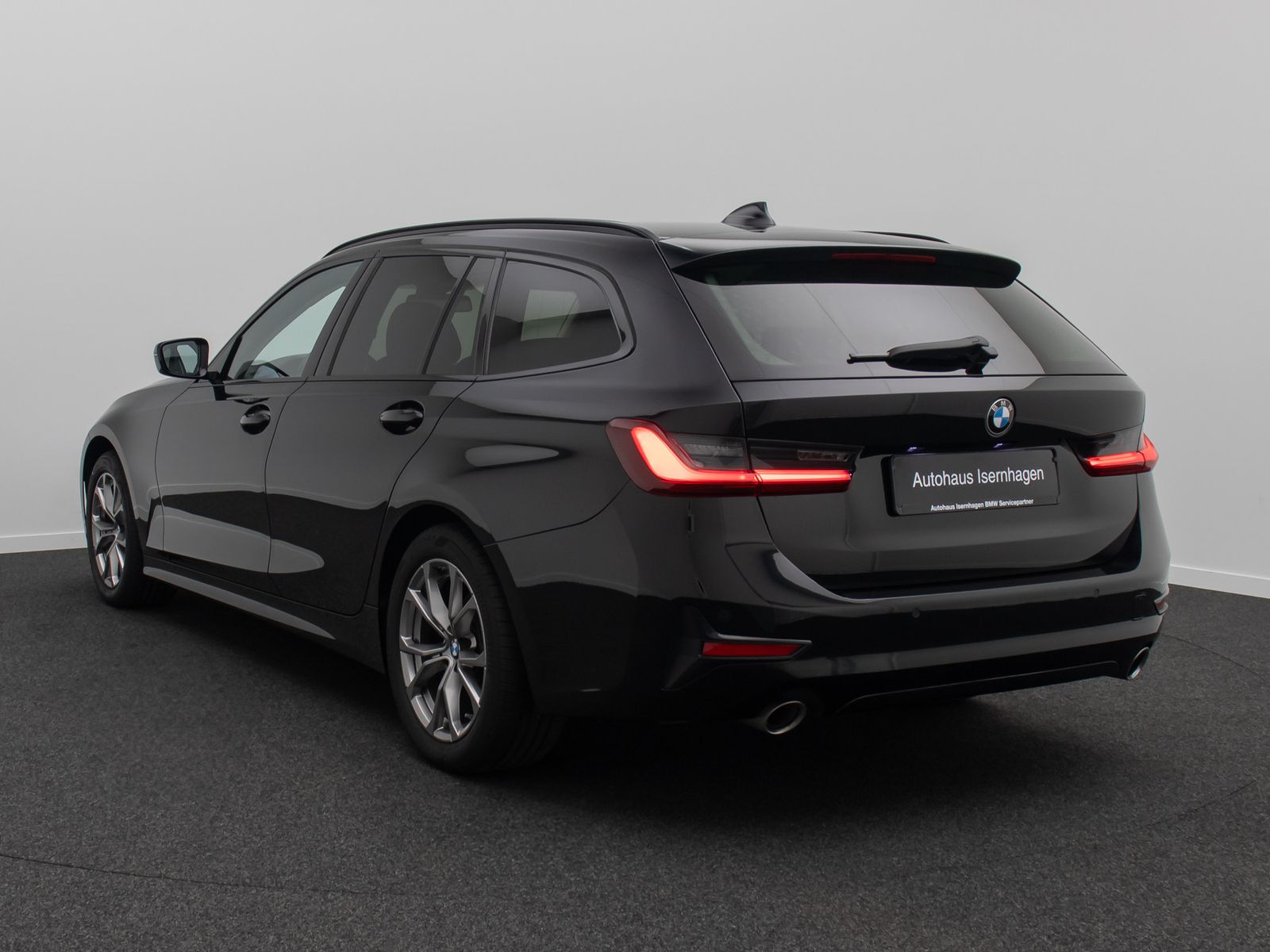 Fahrzeugabbildung BMW 320d Sport Line DAB Alarm PDC GeschwindigReg 17"
