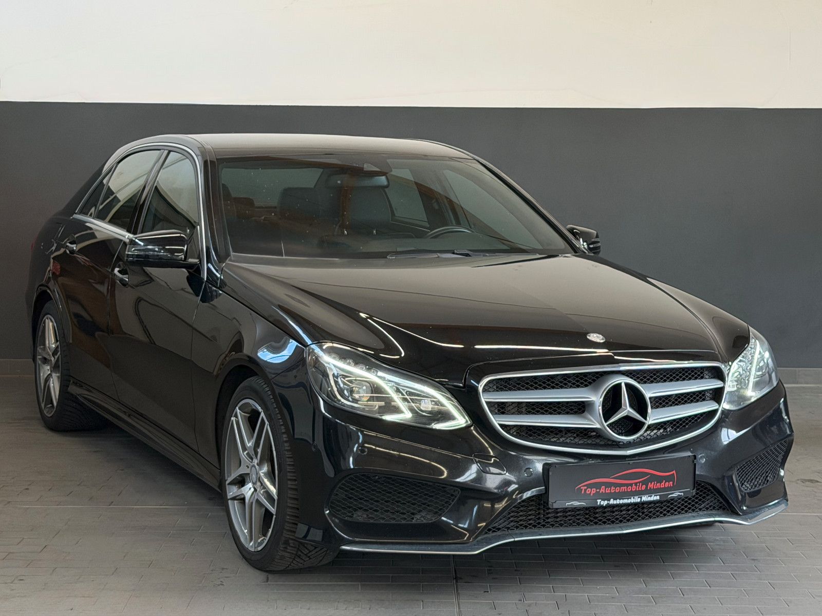 MERCEDES-BENZ E220 AMG LINE/BlueTec/ALCANTARA/KLIMA/NAVI/2HAND