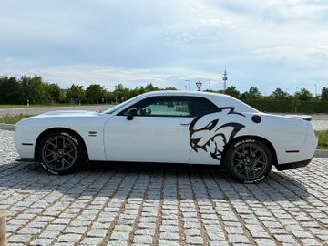 Dodge Challenger - 10