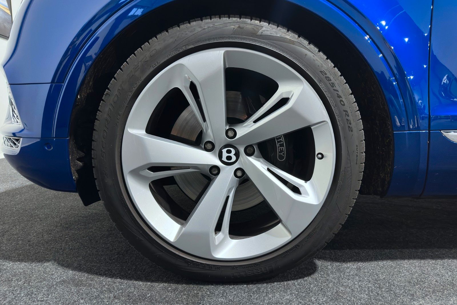 Fahrzeugabbildung Bentley Bentayga V8 Diesel | AHK