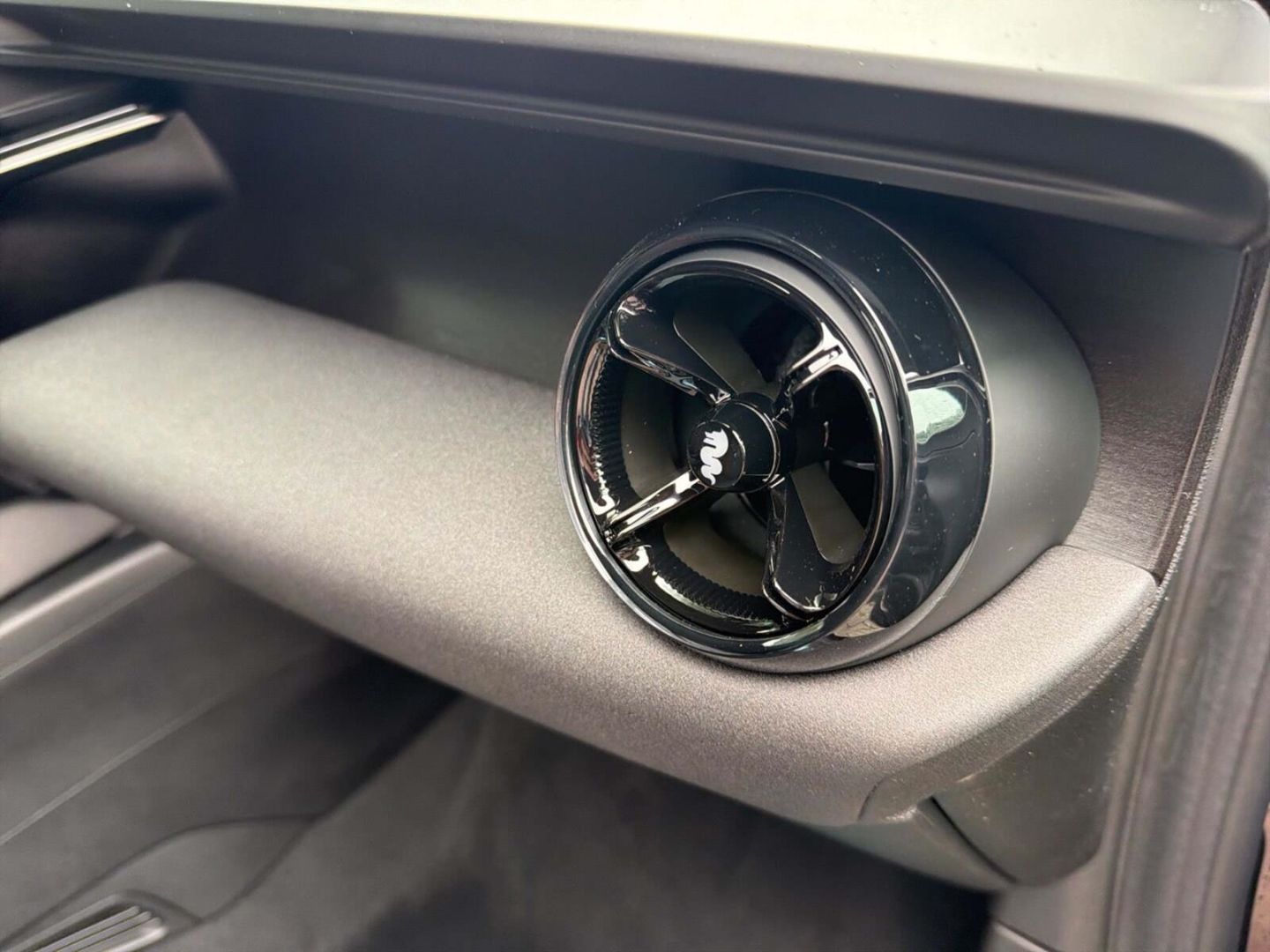 Fahrzeugabbildung Alfa Romeo Junior Elettrica TI -Technologie-Panorama-Wärmep