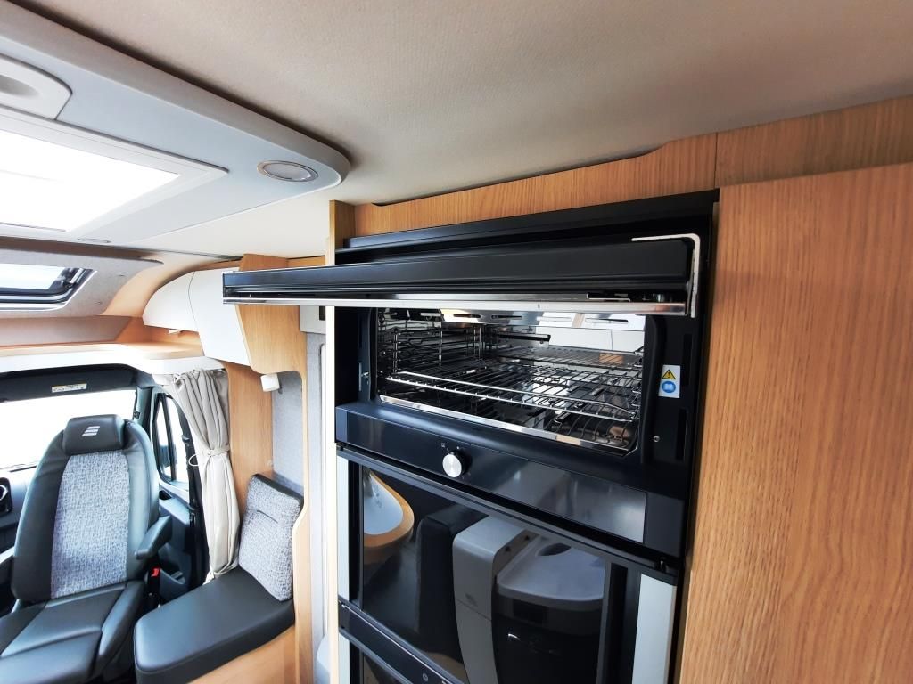Fahrzeug Übersicht 16 Fahrzeugabbildung HYMER / ERIBA / HYMERCAR B-Klasse ML T 780 BlackLine Verfüg./Sparen Sie 1