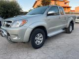 Toyota Hilux 2.5 D-4D 4WD 2p. Extra Cab SR 4x4 - Toyota: Sr5