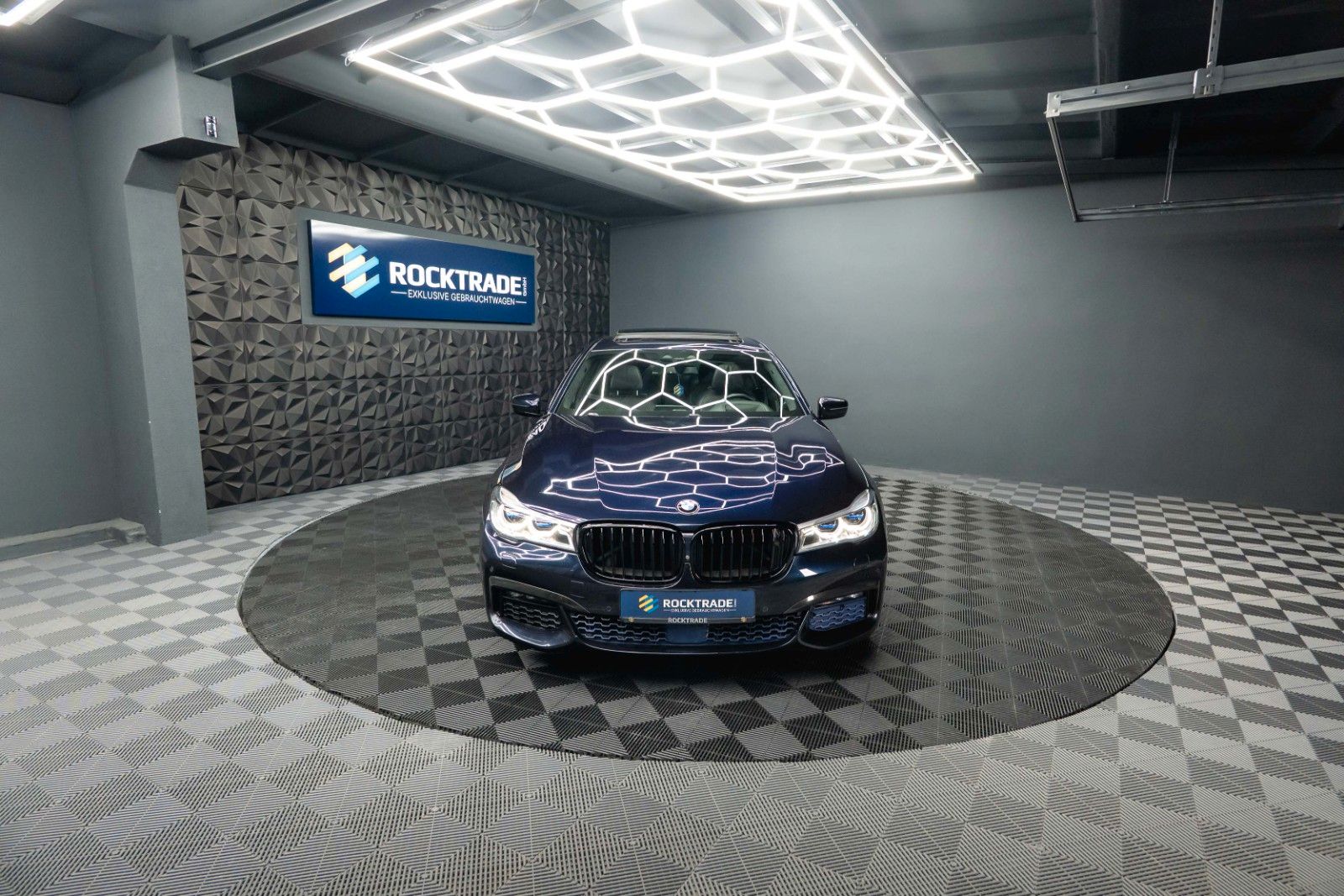 Fahrzeugabbildung BMW 730d L xDrive M Sport Shadow | 100% Option | 19%