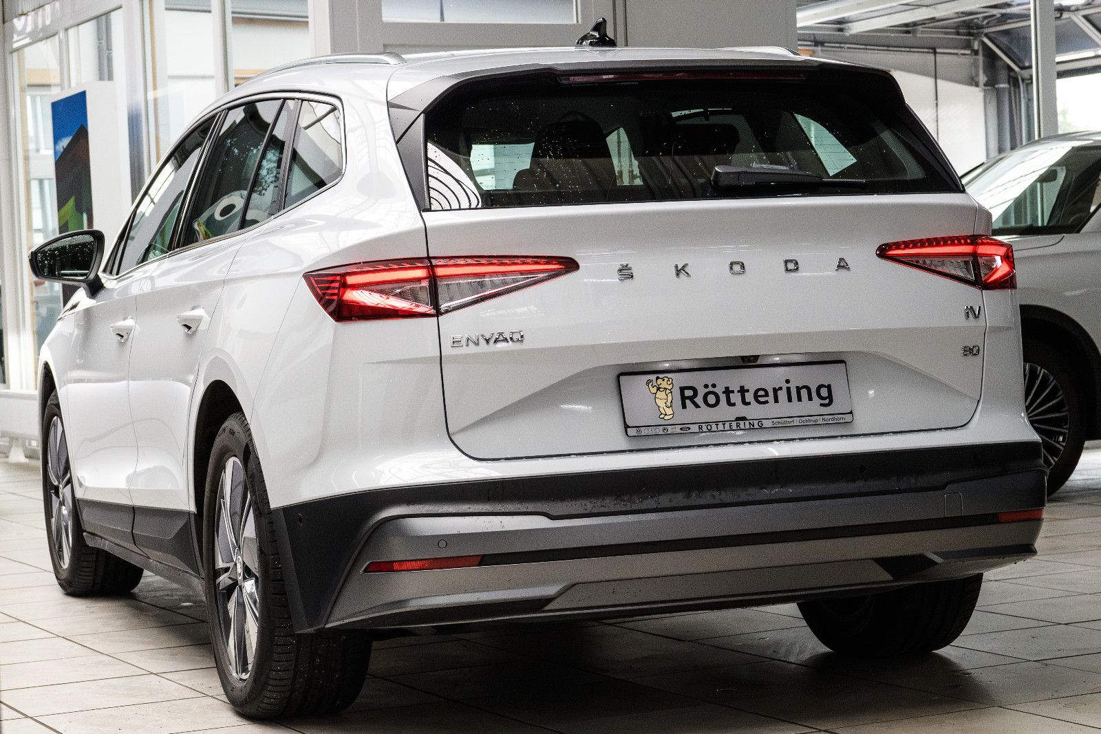 Fahrzeugabbildung SKODA Enyaq 80 +ACC +LED +CARPLAY